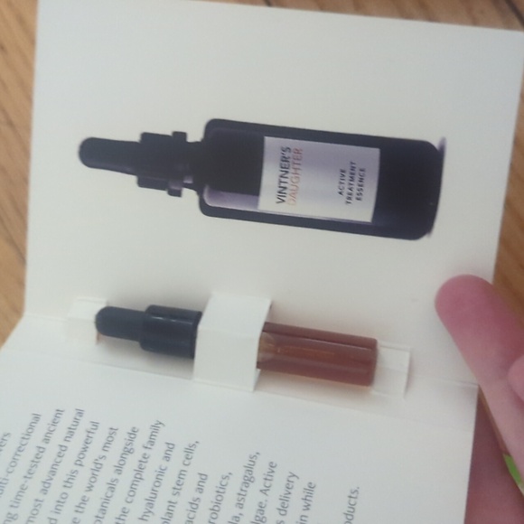 Sample Bundle With Small Pouch - Picture 3 of 8